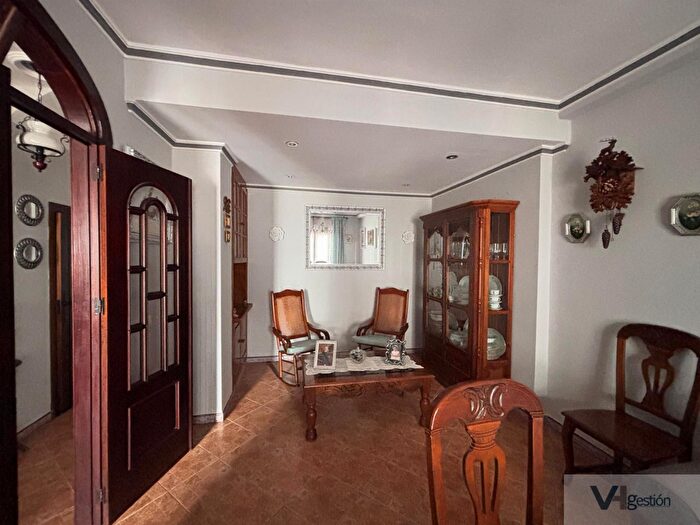 Casas en venta y pisos alquiler - 1