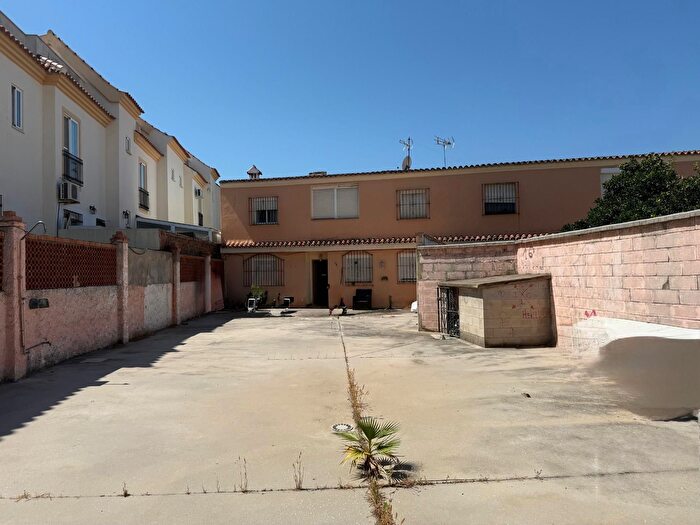 Casa en venta en El Rinconcillo, Algeciras de 4 habitaciones