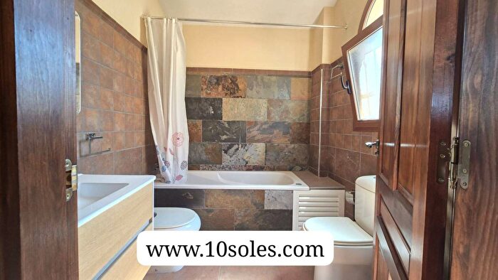 Casas en venta y pisos alquiler - 3
