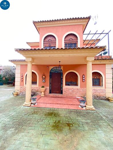 Casa en venta en Periurbano Oeste Sierra, Santa Maria de Trassierra de 5 habitaciones