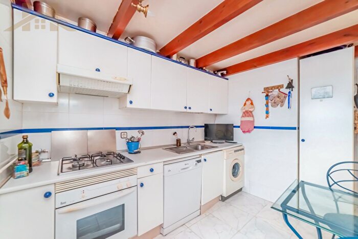 Casas en venta y pisos alquiler - 2