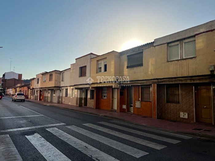 Casas en venta y pisos alquiler - 1
