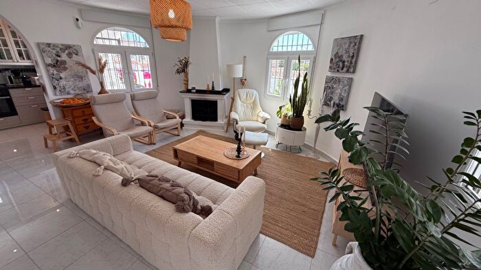 Casas en venta y pisos alquiler - 3