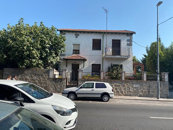 Casas en venta y pisos alquiler - 1