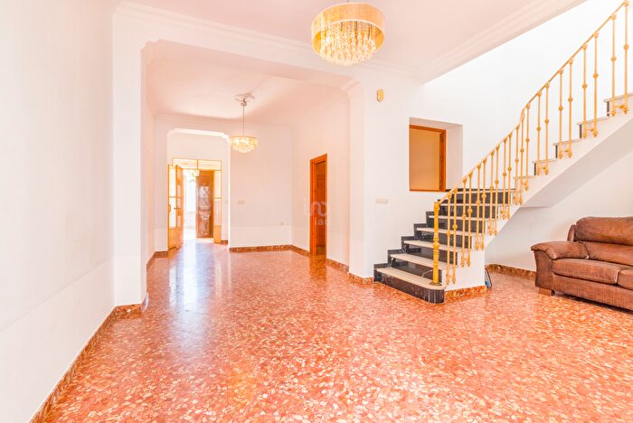 Casas en venta y pisos alquiler - 1
