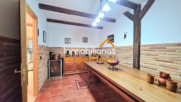 Casas en venta y pisos alquiler - 3