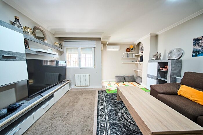 Casas en venta y pisos alquiler - 1