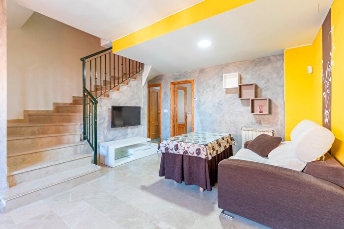 Casas en venta y pisos alquiler - 1