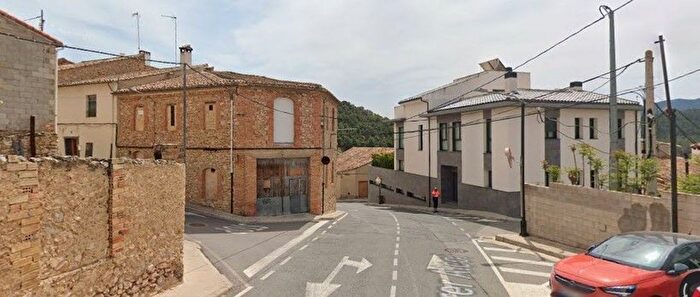 Casa en venta en Banyeres de Mariola, Alicante de 4 habitaciones