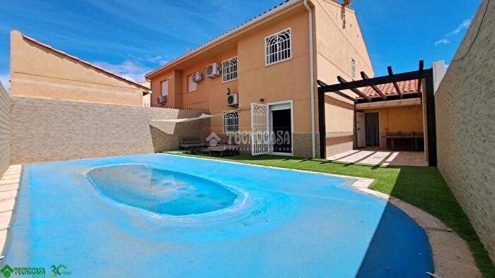 Casas en venta y pisos alquiler - 1