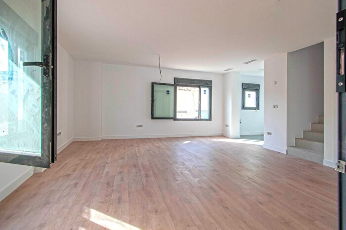 Casas en venta y pisos alquiler - 3