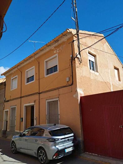 Casas en venta y pisos alquiler - 1