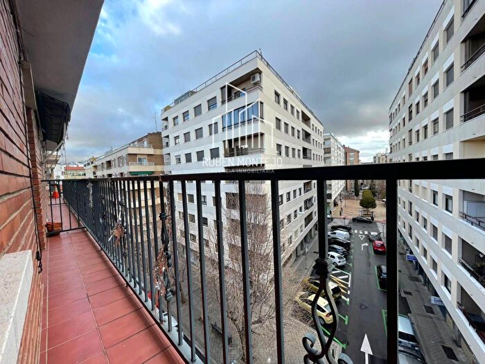 Casas en venta y pisos alquiler - 1