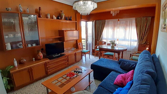 Casas en venta y pisos alquiler - 1