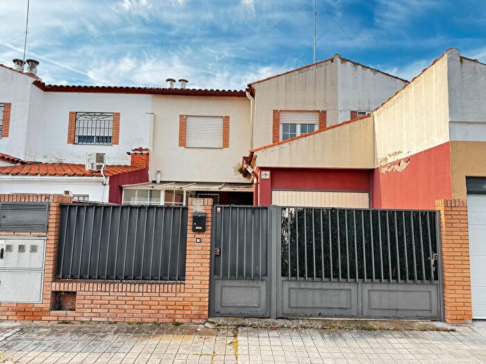 Casas en venta y pisos alquiler - 1