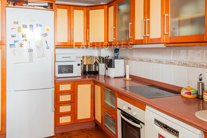 Casas en venta y pisos alquiler - 3