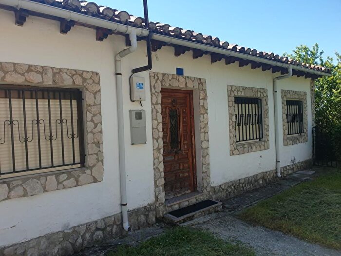 Casas en venta y pisos alquiler - 1