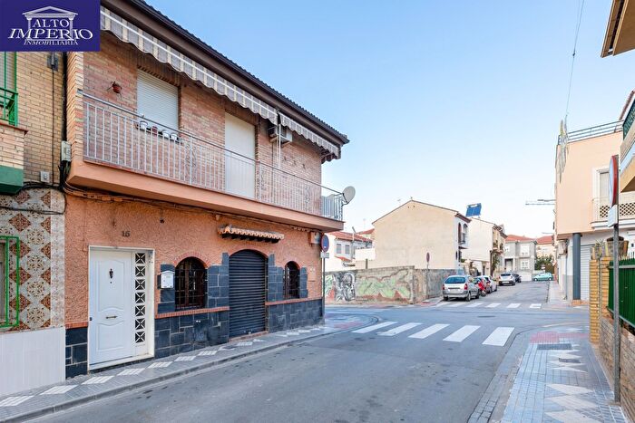 Casas en venta y pisos alquiler - 1