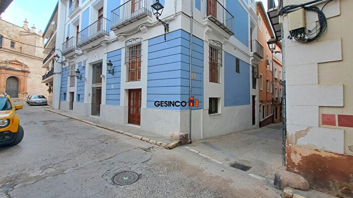 Casas en venta y pisos alquiler - 1