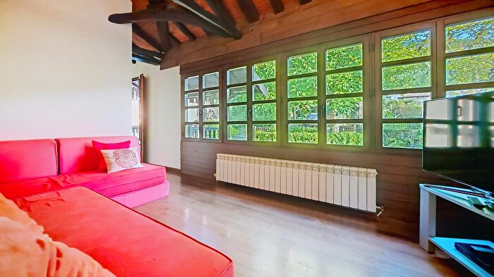 Casas en venta y pisos alquiler - 3