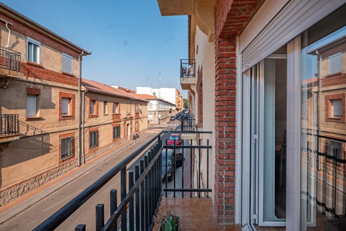 Casas en venta y pisos alquiler - 3