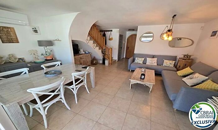 Casas en venta y pisos alquiler - 3