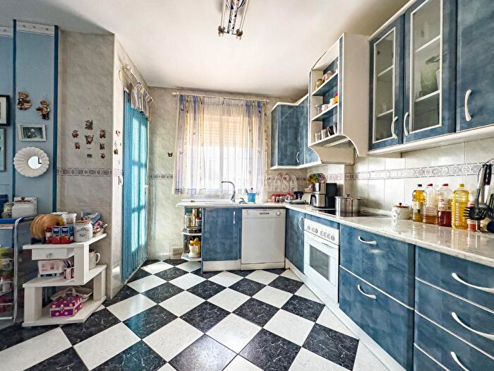 Casas en venta y pisos alquiler - 3