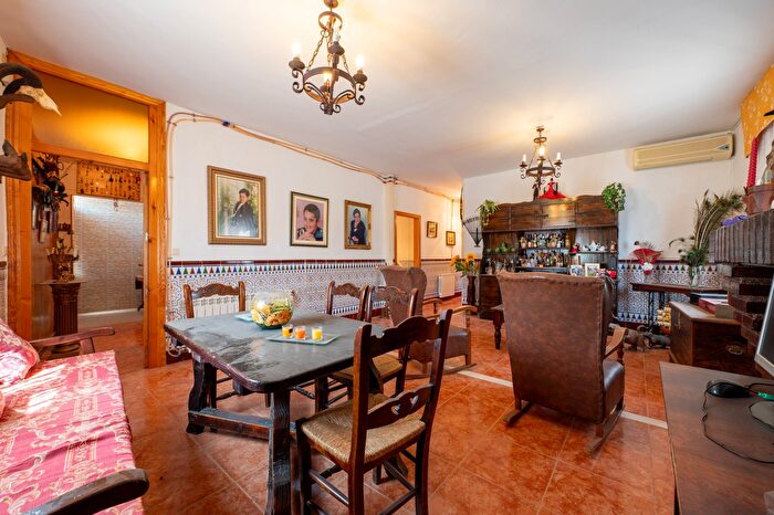 Casas en venta y pisos alquiler - 3