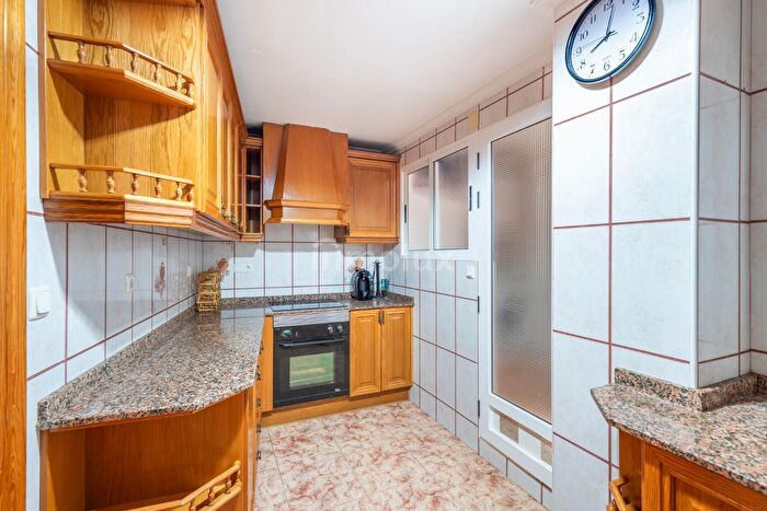 Casas en venta y pisos alquiler - 3