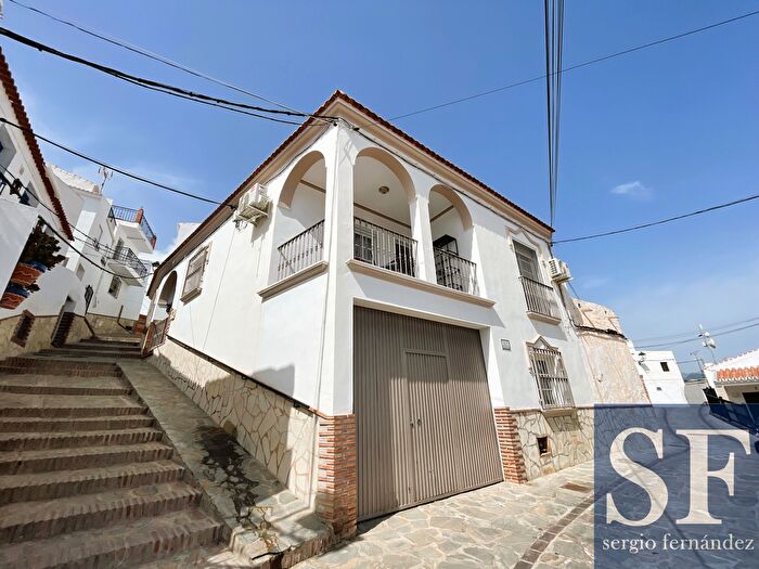 Casa en venta en Sayalonga, Málaga de 3 habitaciones