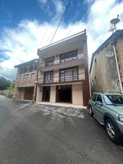 Casas en venta y pisos alquiler - 3