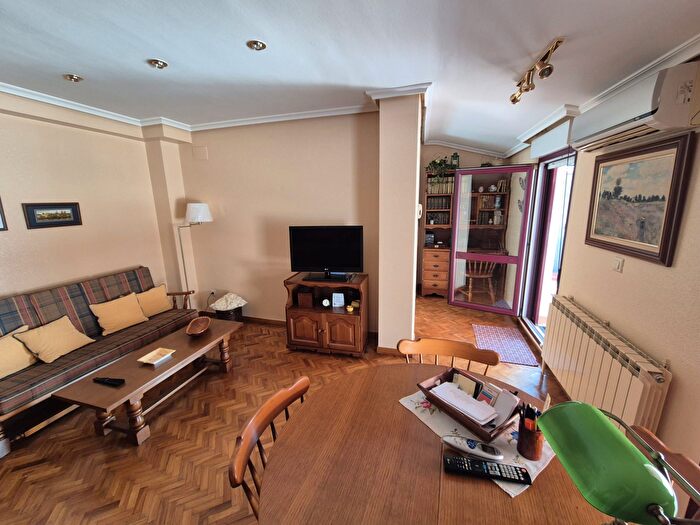 Casas en venta y pisos alquiler - 3