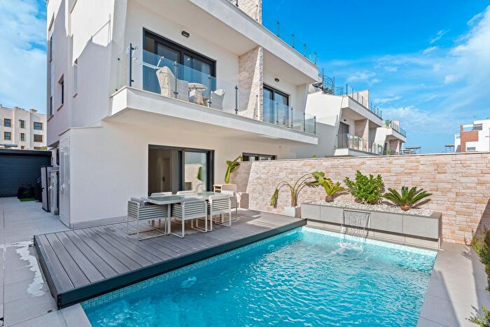 Casa en venta en Los Secanos, Guardamar del Segura de 4 habitaciones