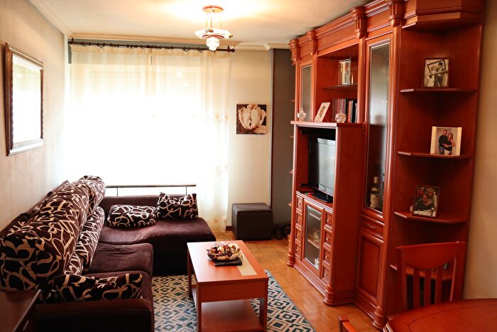Casas en venta y pisos alquiler - 1