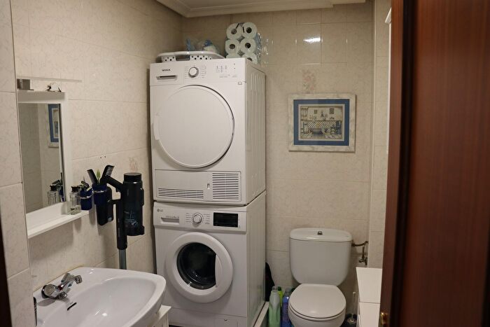 Casas en venta y pisos alquiler - 3