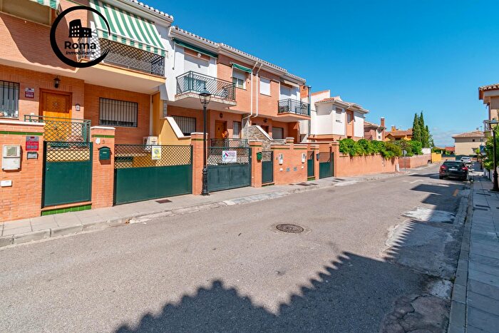 Casa en venta en Ogíjares, Granada de 4 habitaciones