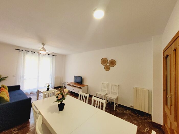 Casas en venta y pisos alquiler - 3