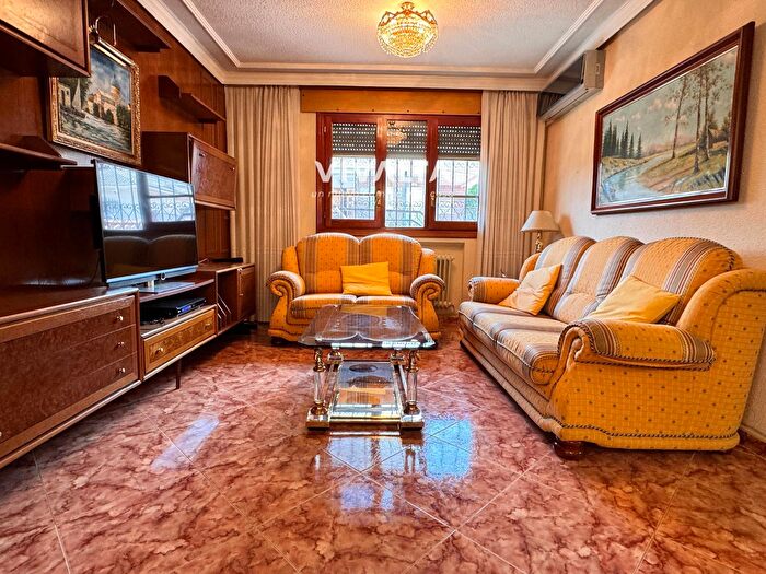 Casas en venta y pisos alquiler - 3