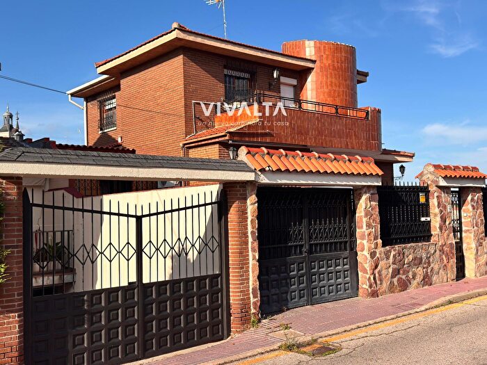 Casas en venta y pisos alquiler - 1