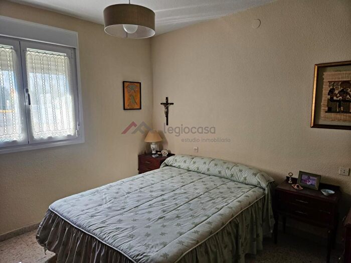 Casas en venta y pisos alquiler - 3