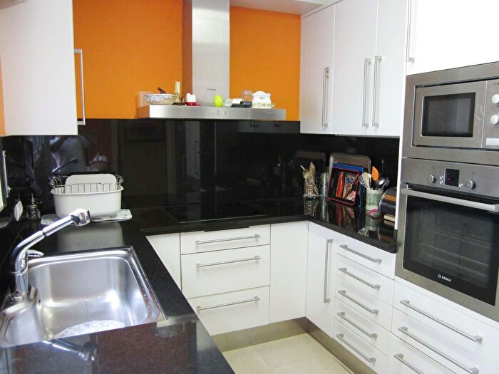 Casas en venta y pisos alquiler - 2