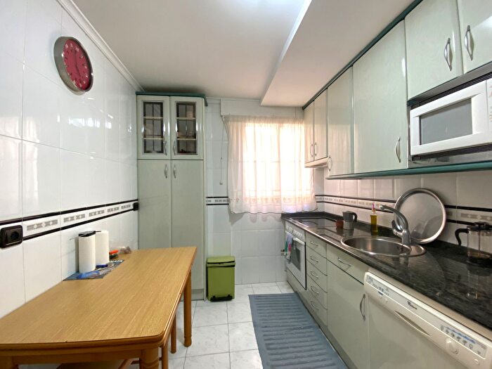 Casas en venta y pisos alquiler - 3