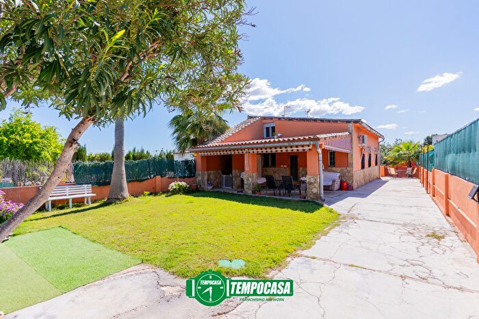 Casa en venta en Ribaroja de Túria, Valencia de 3 habitaciones