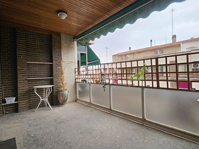 Casas en venta y pisos alquiler - 3