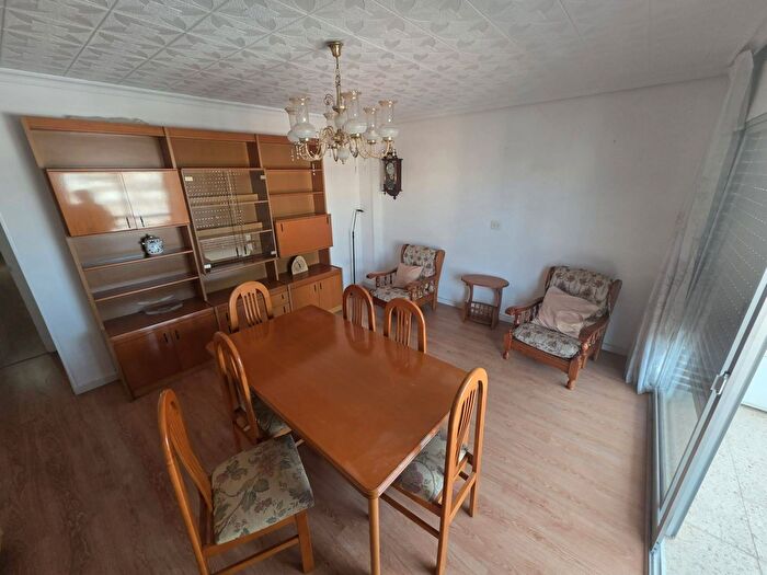 Casas en venta y pisos alquiler - 3
