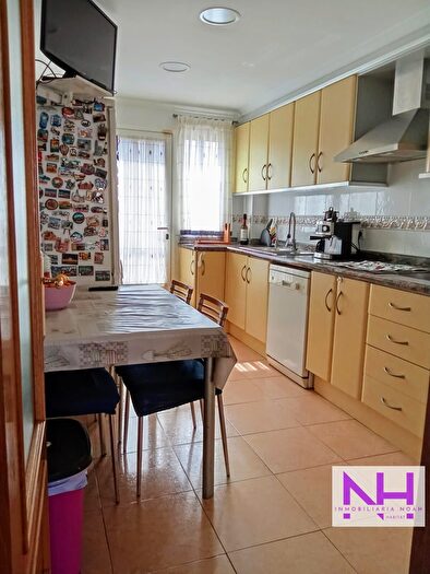Casas en venta y pisos alquiler - 3