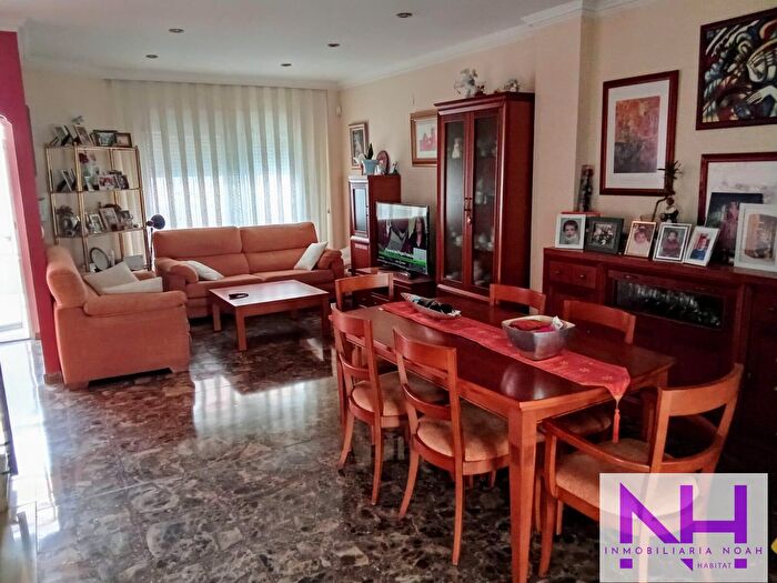 Casas en venta y pisos alquiler - 1