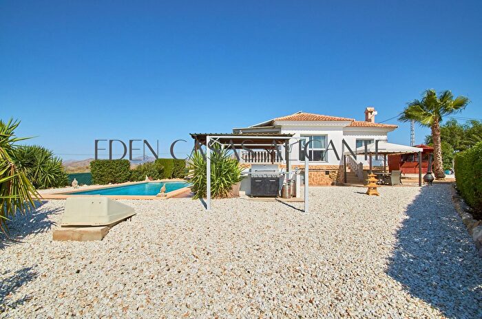 Casa en venta en Busot, Alicante de 3 habitaciones