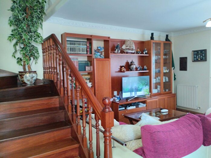 Casas en venta y pisos alquiler - 1