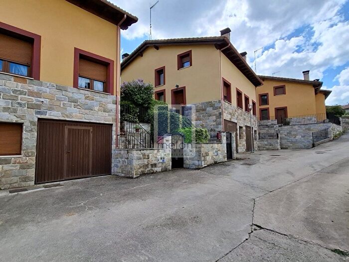 Casas en venta y pisos alquiler - 3